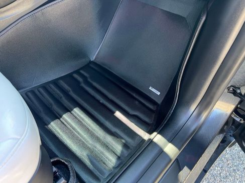 Used 2024 Tesla Model Y Long Range image 8