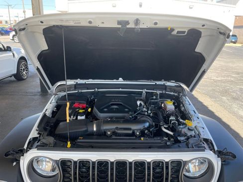 Used 2025 Jeep Wrangler Sport S image 31