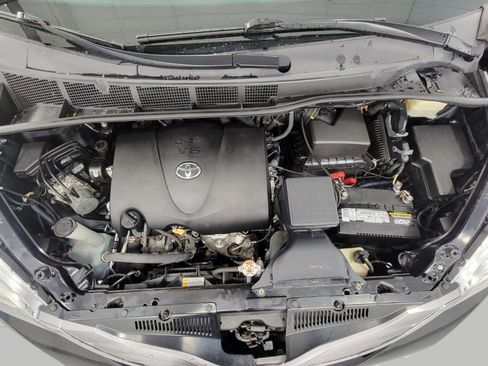 Used 2017 Toyota Sienna XLE Premium FWD image 9