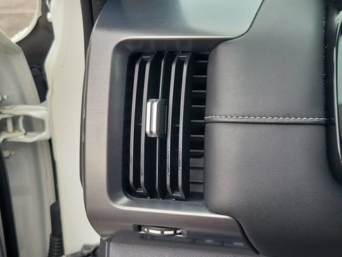 Used 2022 Nissan Pathfinder SL FWD image 32