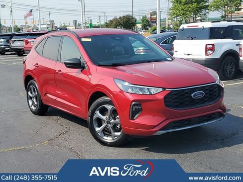 Used 2023 Ford Escape ST-Line w/ Tech Pack #1 AWD/4WD image 2