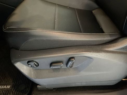 Used 2019 Volkswagen Tiguan SE image 12