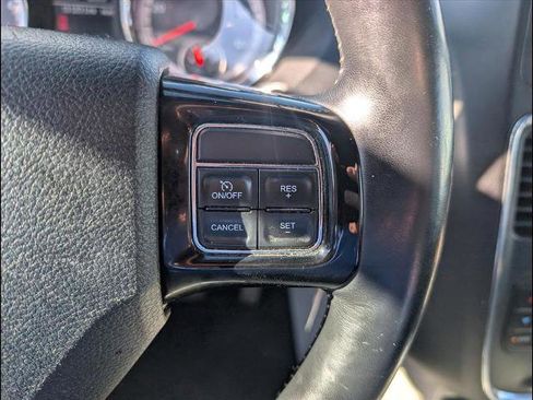 Used 2019 Dodge Grand Caravan SXT w/ Driver Convenience Group image 7