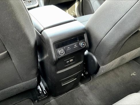 Used 2023 GMC Acadia SLE image 34