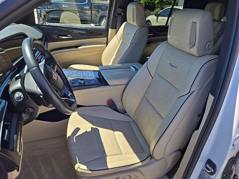 Used 2024 Cadillac Escalade Premium Luxury AWD/4WD image 12