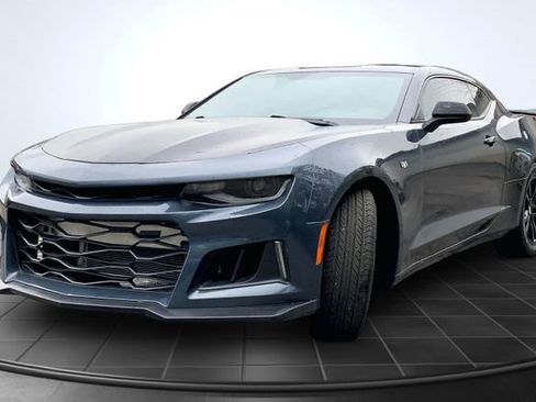 Used 2020 Chevrolet Camaro LT RWD image 4