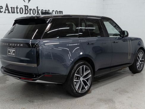 Used 2025 Land Rover Range Rover SE AWD/4WD image 6