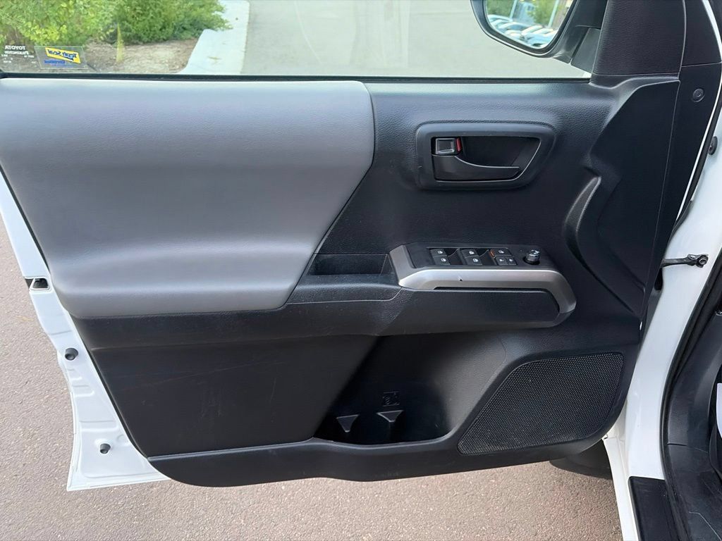 Used 2019 Toyota Tacoma SR5 AWD/4WD image 21