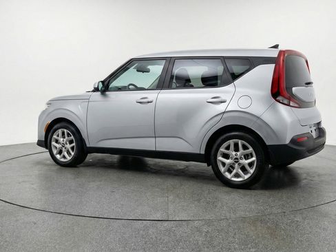 Used 2025 Kia Soul LX w/ LX Technology Package FWD image 6