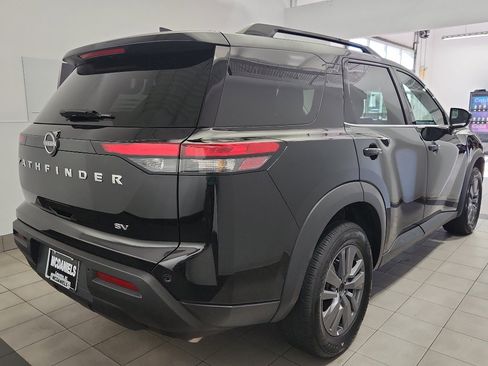 Used 2024 Nissan Pathfinder SV image 4