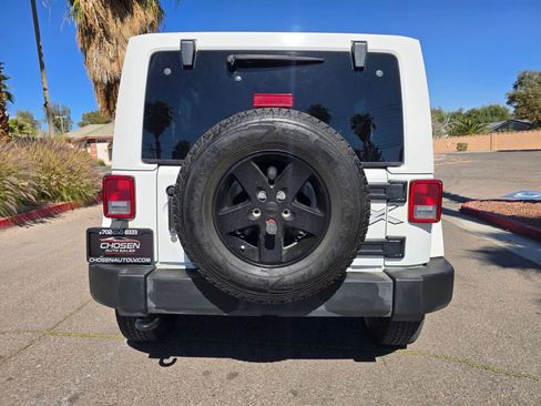 Used 2015 Jeep Wrangler Unlimited Sahara image 6