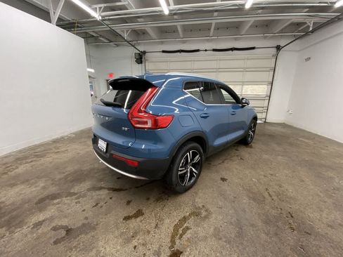 Used 2024 Volvo XC40 B5 Core image 6