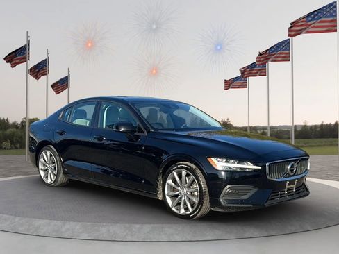 Used 2019 Volvo S60 T5 Momentum w/ Premium Package image 3