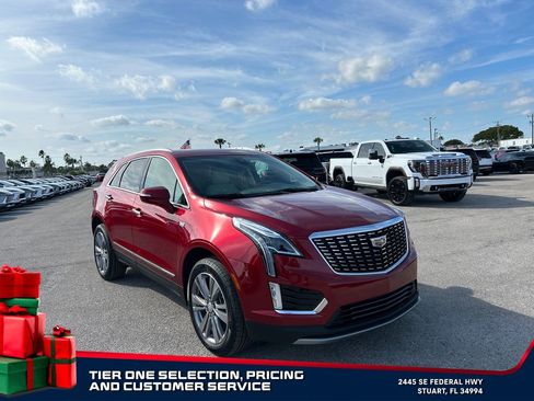 Used 2025 Cadillac XT5 Premium Luxury image 2