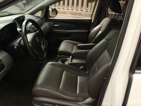 Used 2014 Honda Odyssey Touring image 14