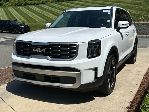 Used 2023 Kia Telluride S w/ S Sunroof Package FWD image 5