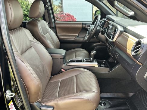 Used 2019 Toyota Tacoma Limited AWD/4WD image 21