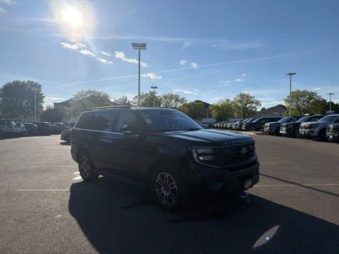 Used 2025 Ford Expedition Active AWD/4WD image 8