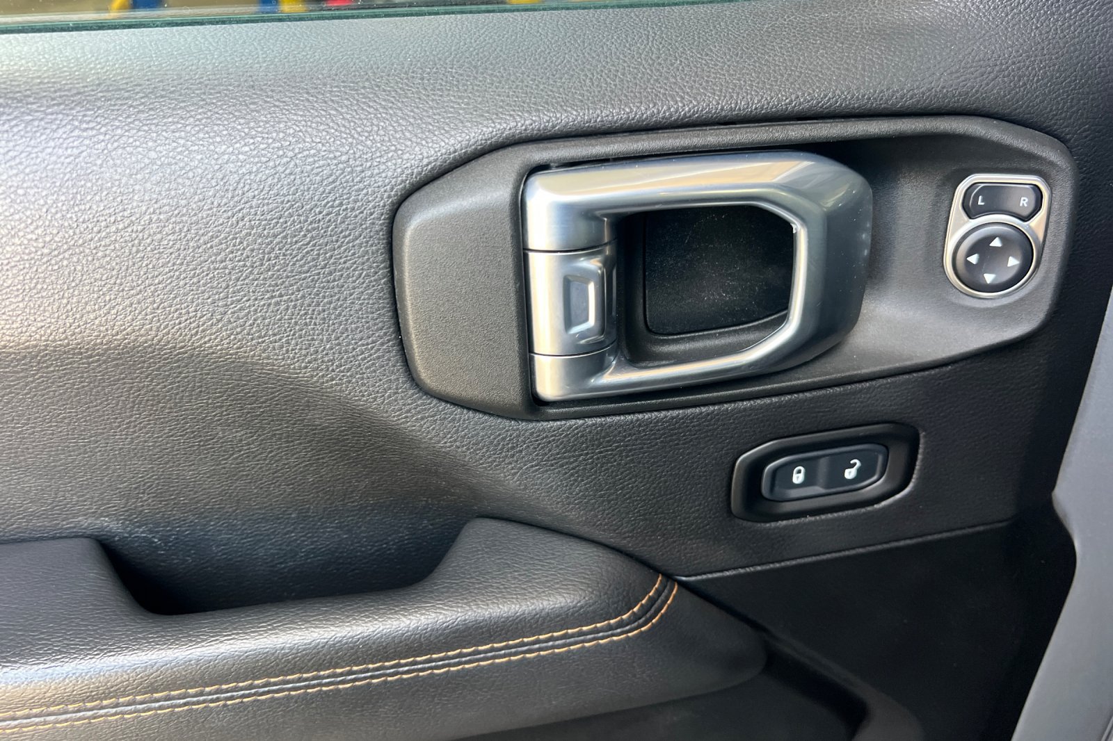 Used 2021 Jeep Gladiator Overland AWD/4WD image 14
