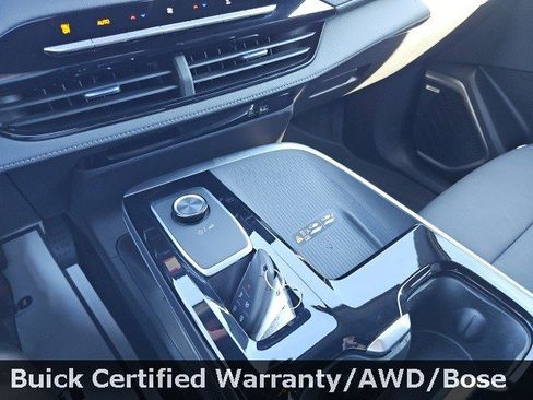 Certified 2025 Buick Enclave Preferred image 28