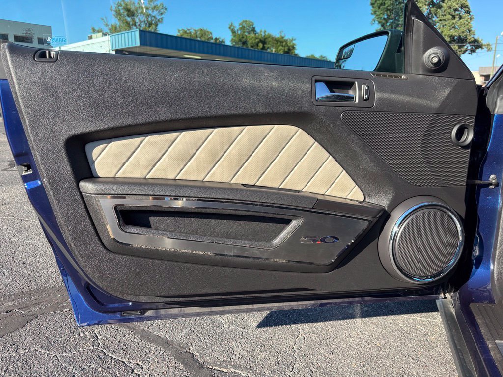 Used 2012 Ford Mustang GT Premium w/ HID Headlamps & Security Pkg RWD image 19