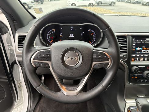 Used 2018 Jeep Grand Cherokee Altitude AWD/4WD image 29