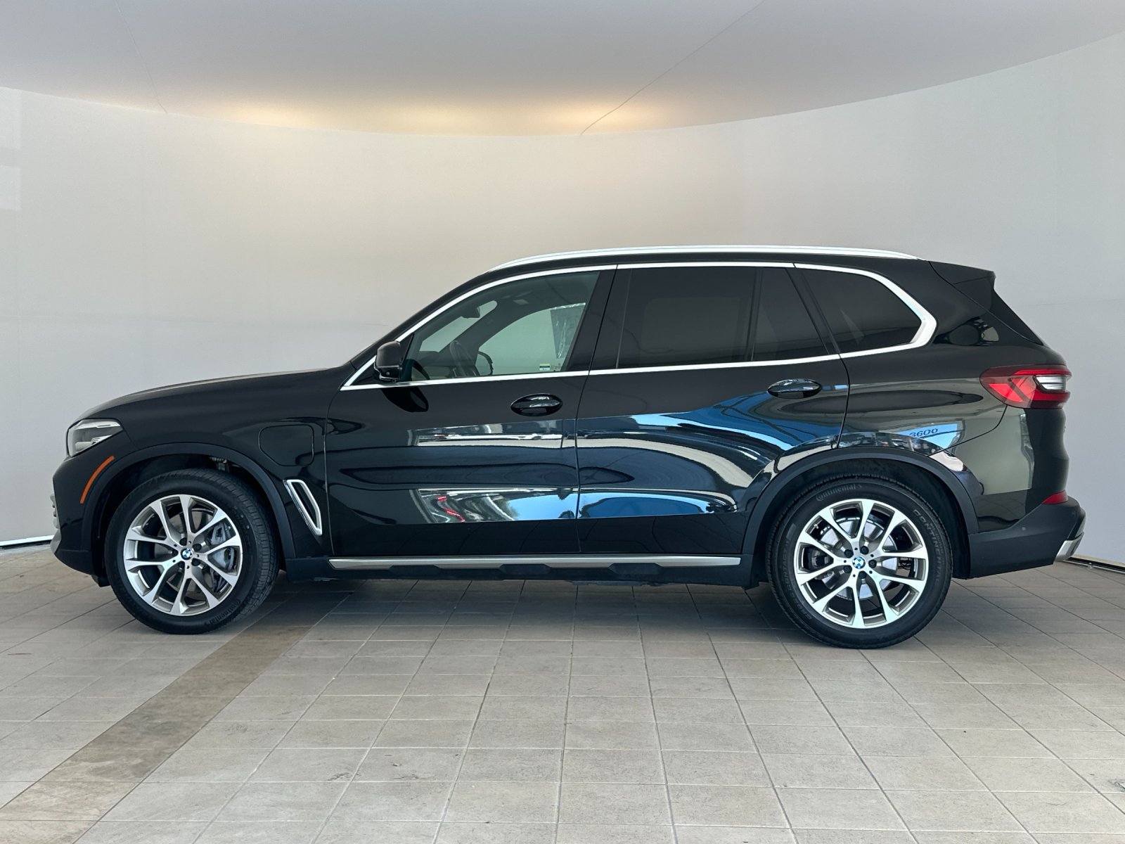 Used 2021 BMW X5 xDrive45e w/ Premium Package AWD/4WD image 3