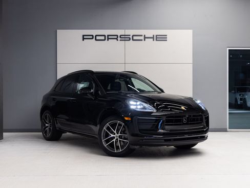 Certified 2026 Porsche Macan AWD/4WD image 9