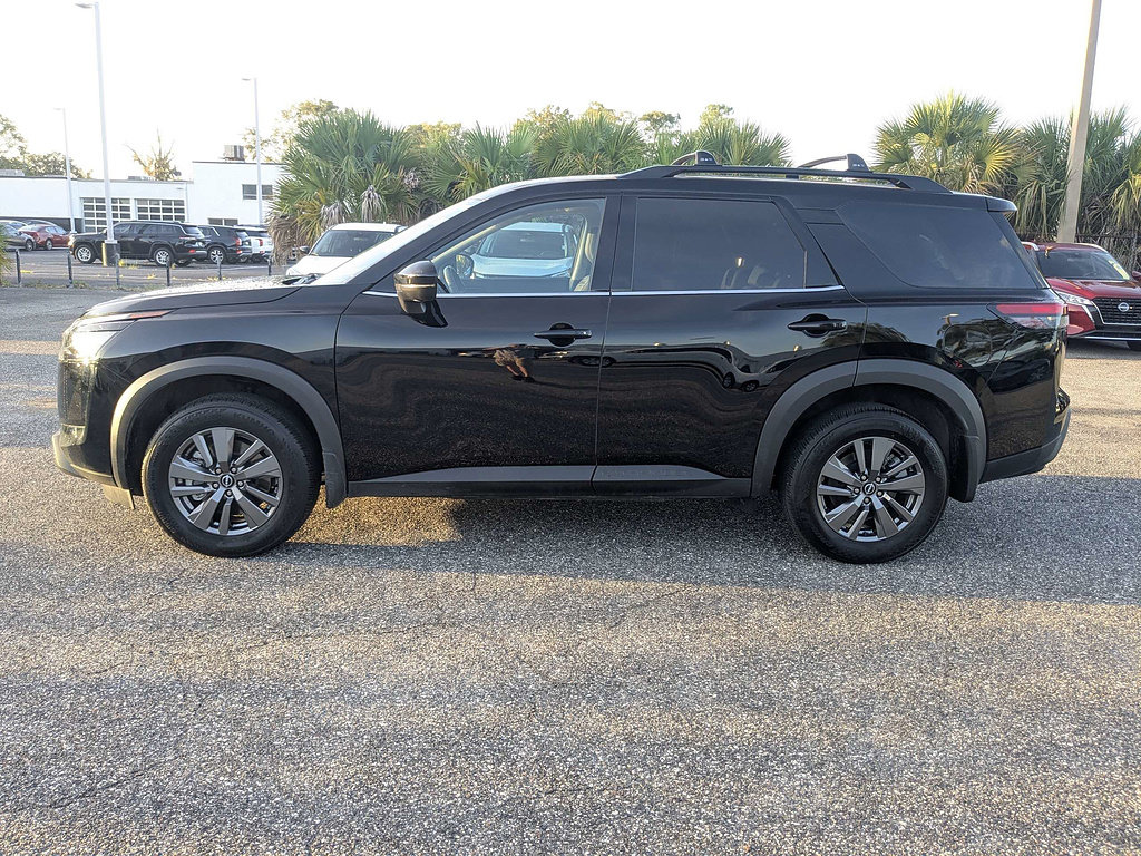 Certified 2025 Nissan Pathfinder SV FWD image 7