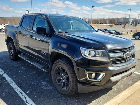 Used 2019 Chevrolet Colorado Z71 w/ Z71 Midnight Edition image 2
