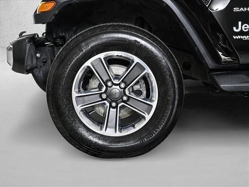 Used 2018 Jeep Wrangler Unlimited Sahara AWD/4WD image 26