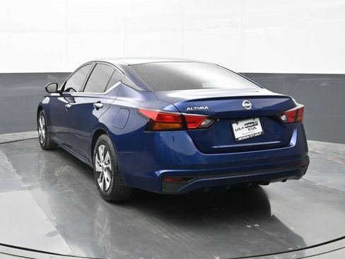 Used 2022 Nissan Altima 2.5 S image 2