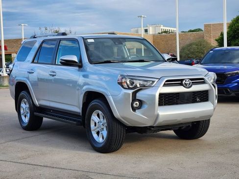 Used 2024 Toyota 4Runner SR5 Premium image 2