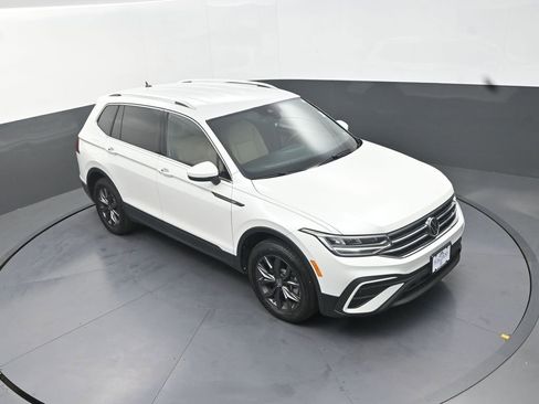 Used 2023 Volkswagen Tiguan SE AWD/4WD image 14