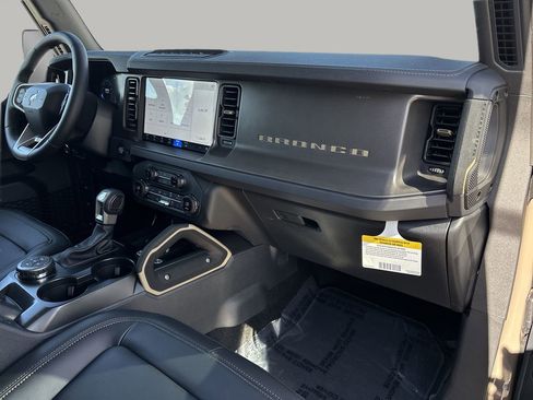 New 2025 Ford Bronco Badlands image 8