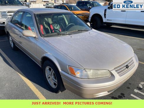 Used 1999 Toyota Camry LE image 1