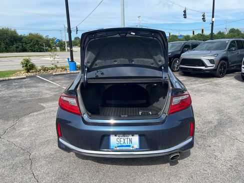 Used 2017 Honda Accord EX image 10