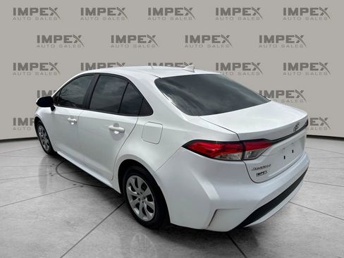Used 2022 Toyota Corolla LE FWD image 3