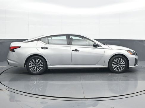 Used 2023 Nissan Altima 2.5 SV image 7