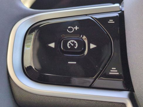 New 2026 Volvo XC90 B6 Plus w/ Protection Package Premier image 24