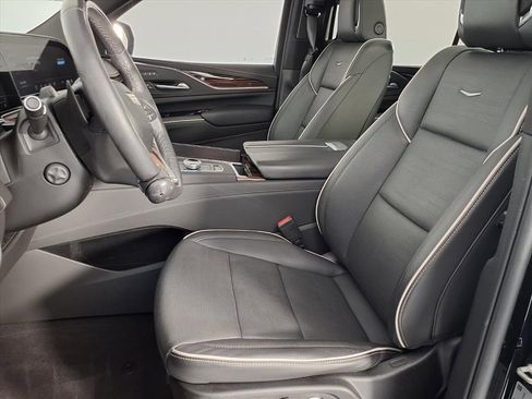 Used 2024 Cadillac Escalade ESV Premium Luxury image 18