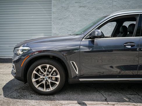 Used 2022 BMW X5 xDrive40i w/ Premium Package image 10