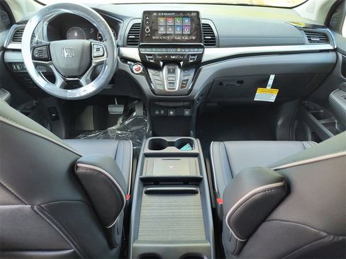 New 2026 Honda Odyssey Touring image 11