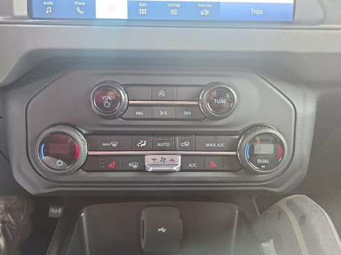 Used 2024 Ford Bronco Everglades image 21