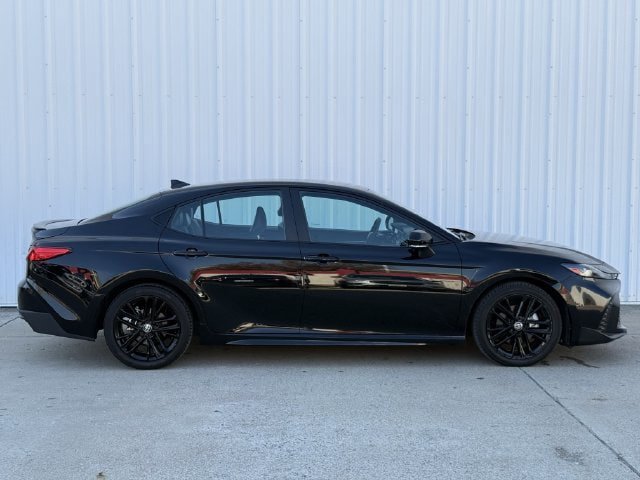 Used 2025 Toyota Camry SE FWD image 3