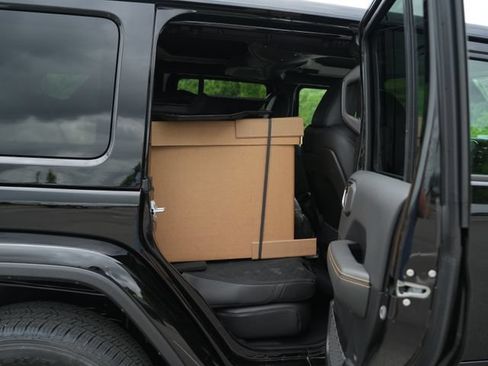 New 2026 Jeep Wrangler Unlimited Sahara AWD/4WD image 20