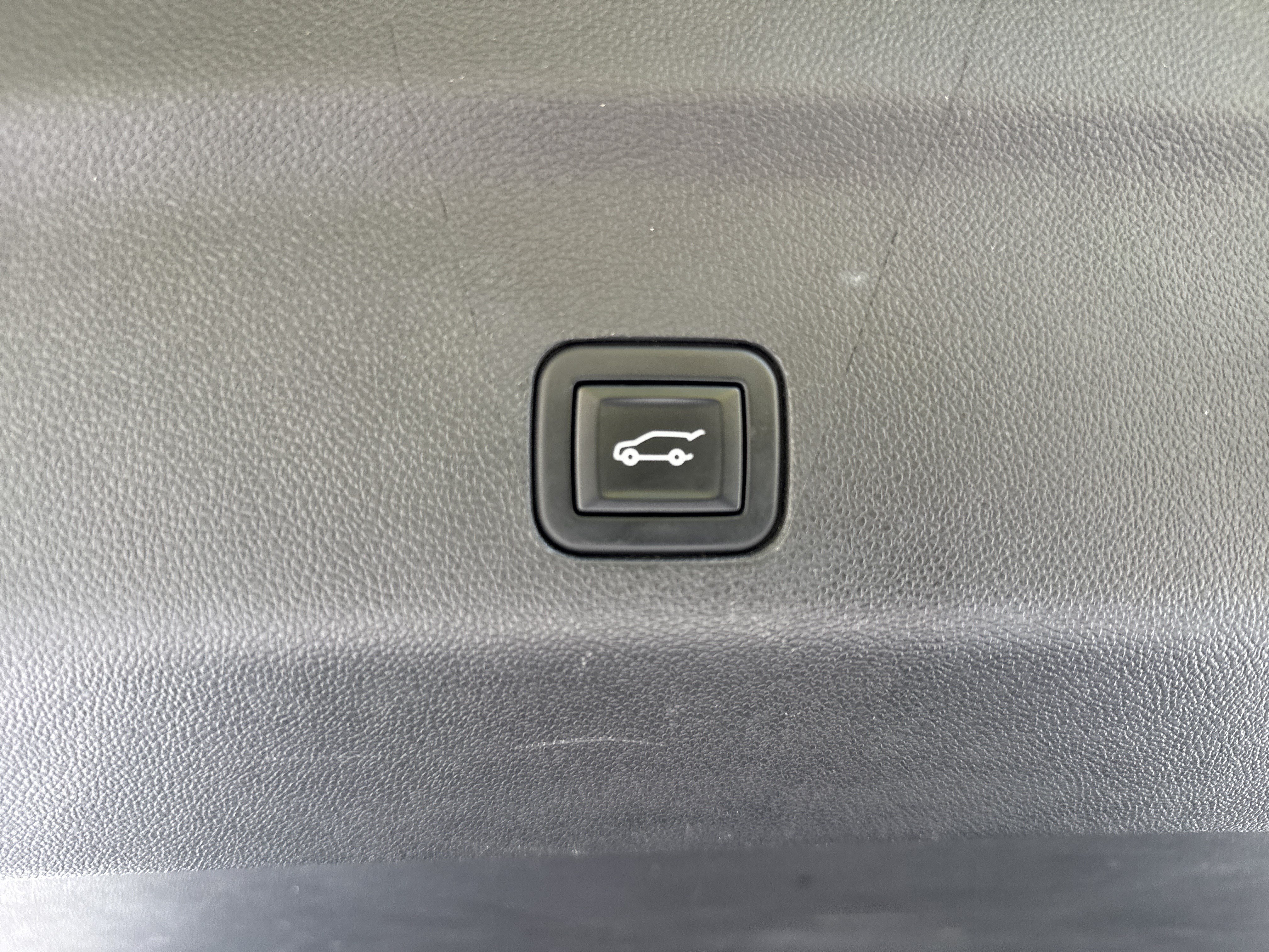 Used 2022 Chevrolet Tahoe RST w/ Luxury Package AWD/4WD image 36