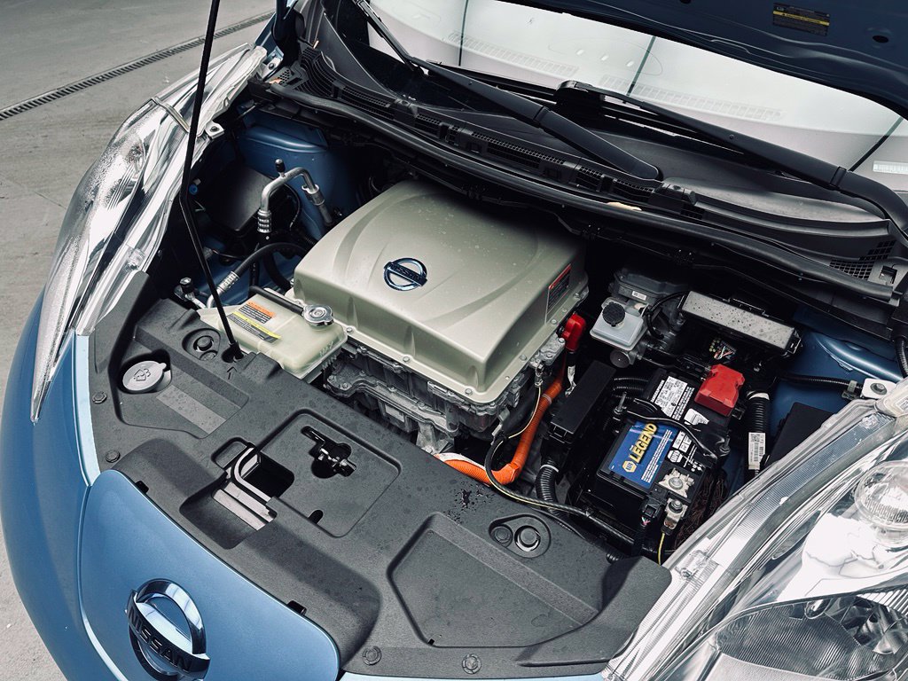 Used 2015 Nissan Leaf S FWD image 40