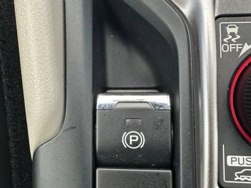 Used 2020 Subaru Forester Premium AWD/4WD image 36