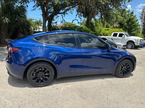 Used 2025 Tesla Model Y Long Range RWD image 8